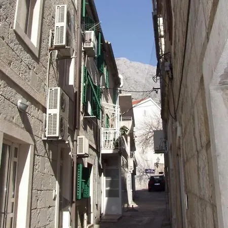 Zana - 30 M From Sea Apartment Baska Voda
