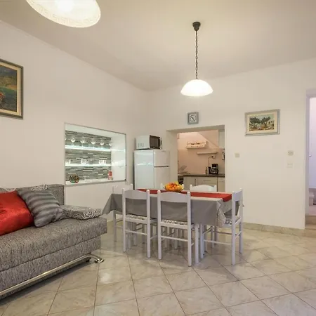Apartment Zana - 30 M From Sea *
